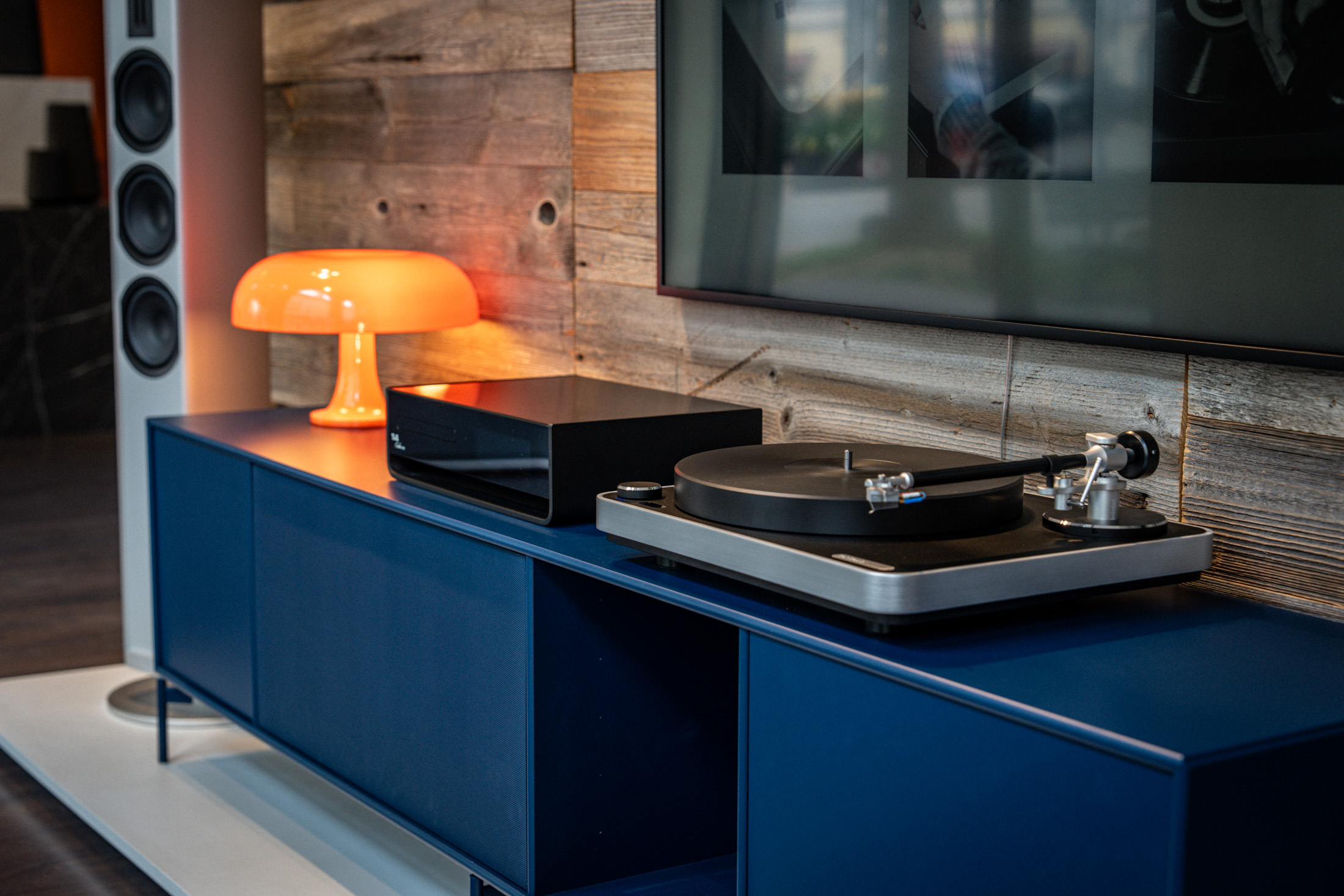 HiFi Concept Living Showroom München Montana Möbel