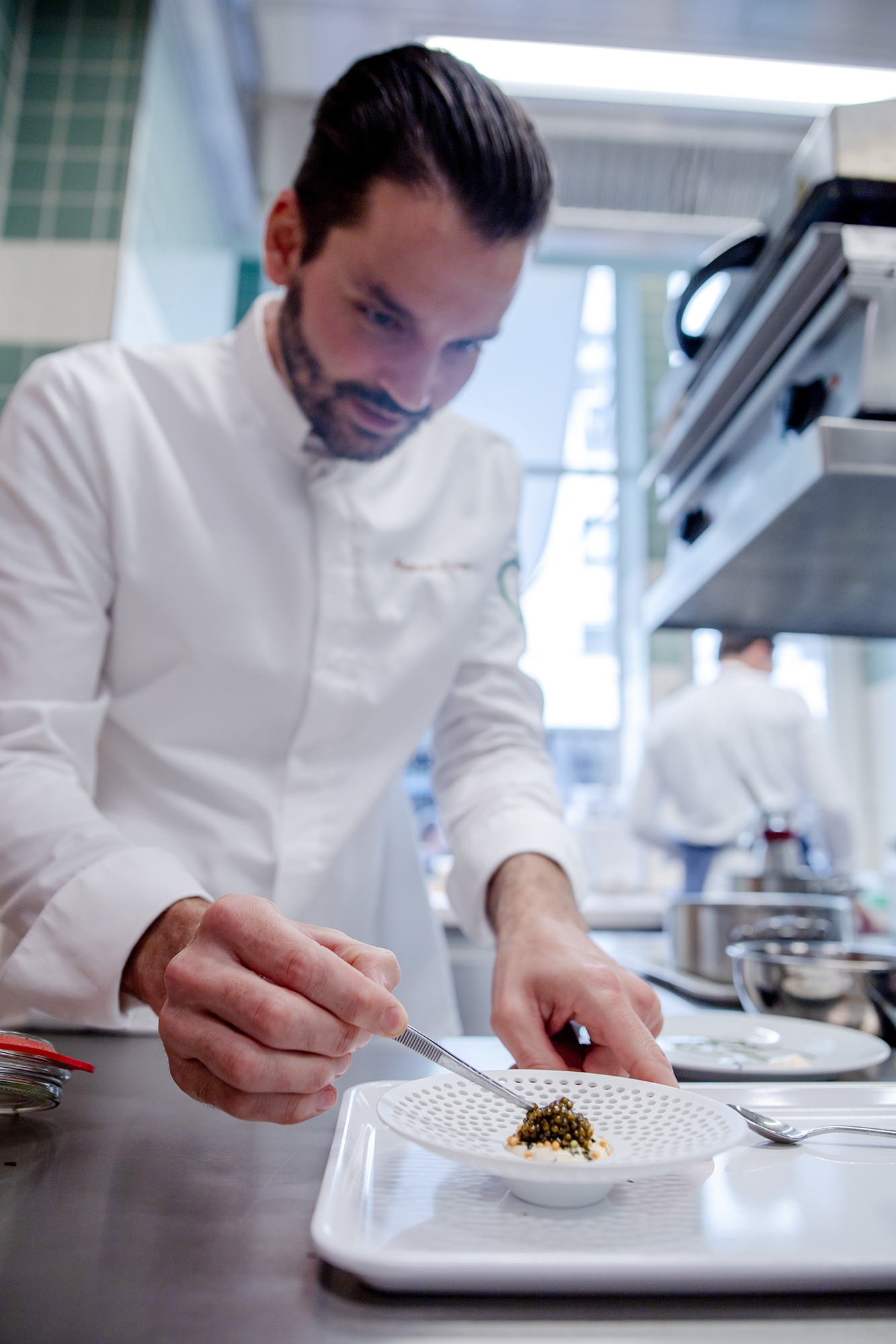 Komu - by Christoph Kunz - Zwei Sterne Koch - München - Restaurant Beschallung