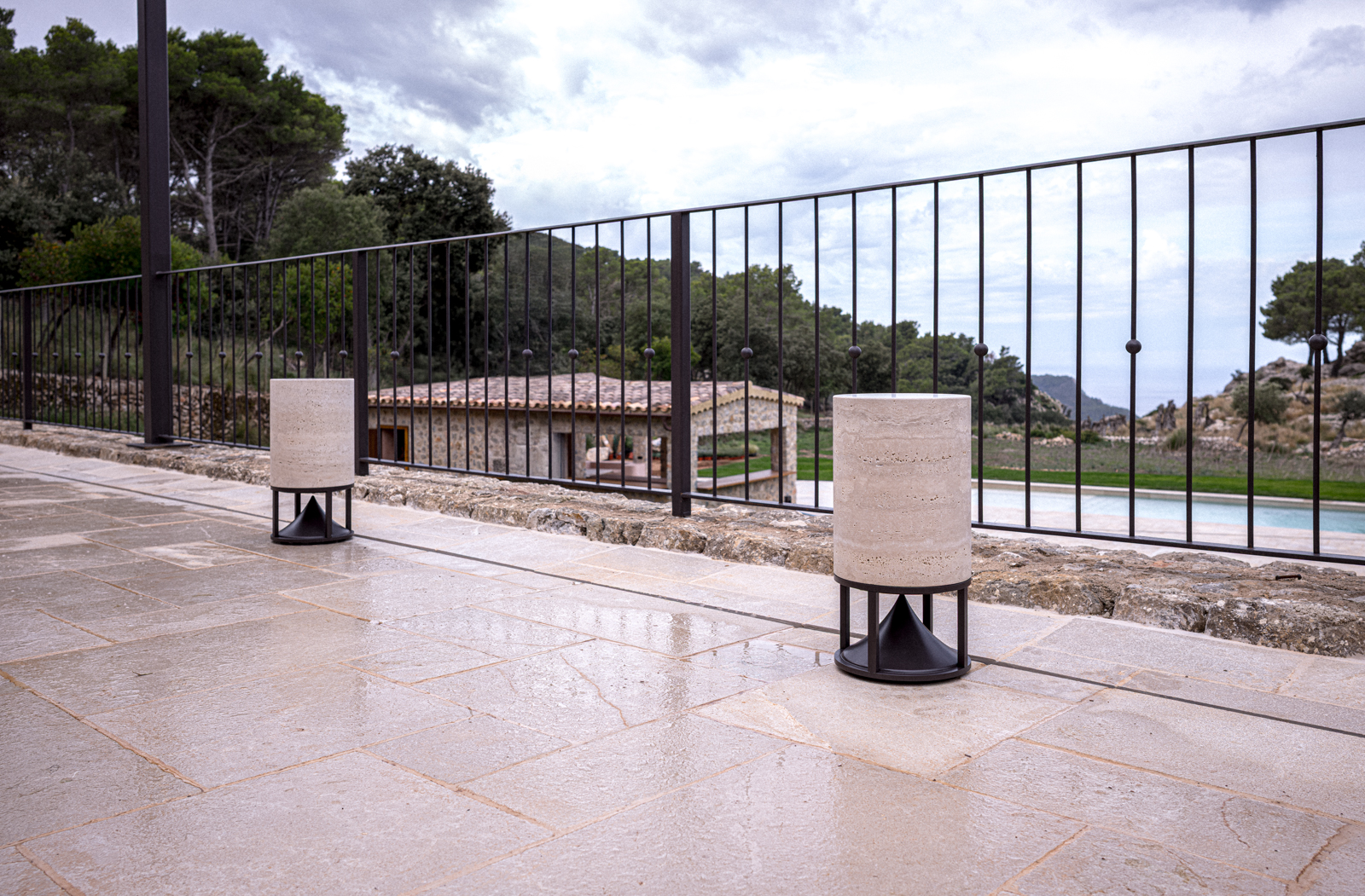 architettura sonora medium cylinder speaker travertin