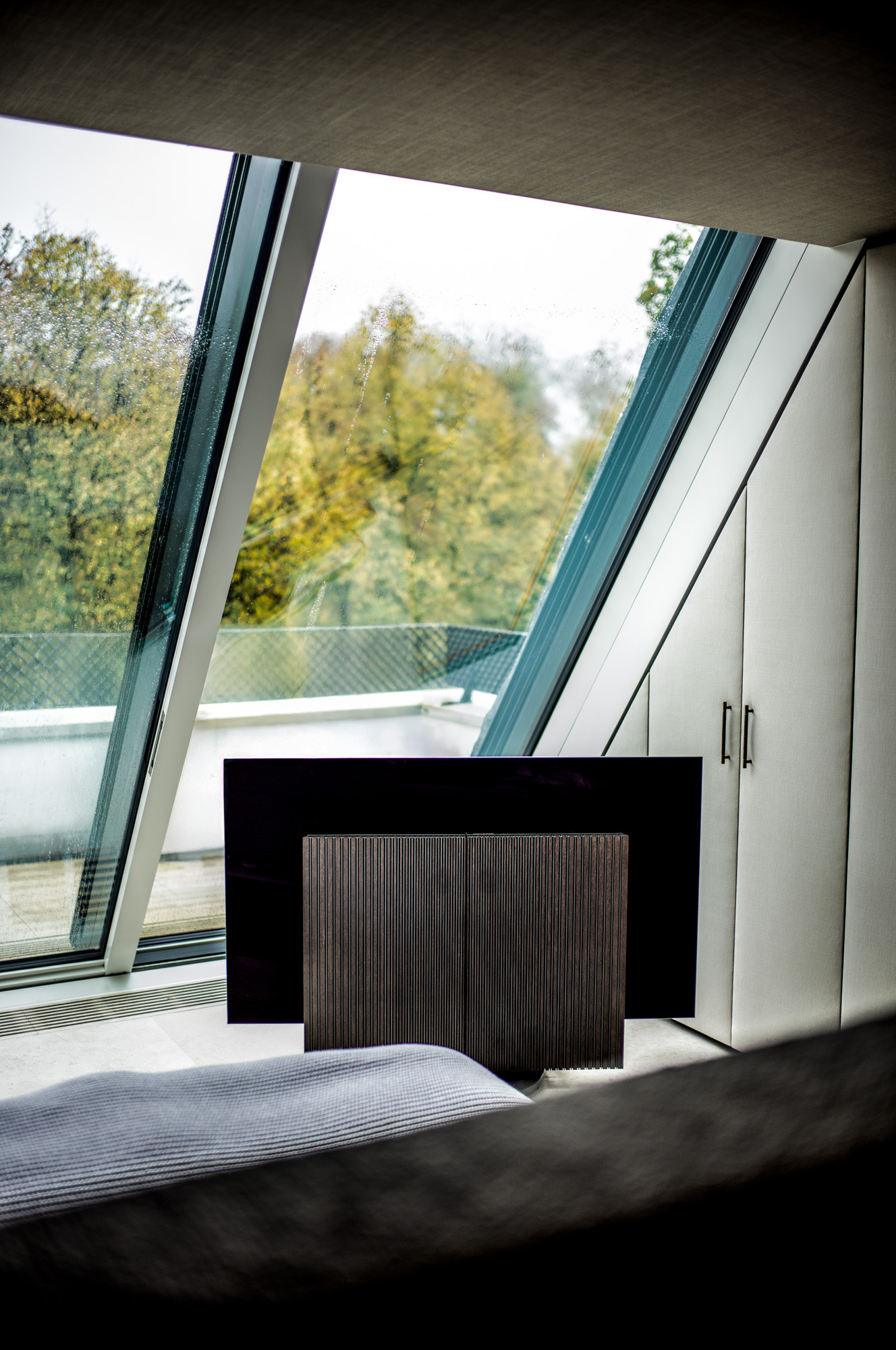 Bang & Olufsen BeoVision Harmony 65 Zoll Black Anthracite/ Dark Oak