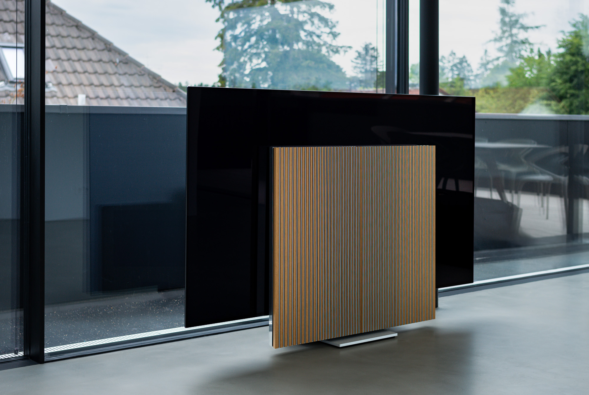 Bang & Olufsen BeoVision Harmony 77 Zoll OLED 4K TV