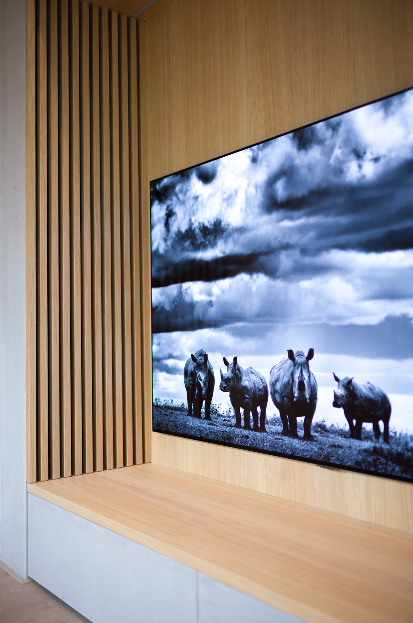 LG OLED G4 77 Zoll Unsichtbare Einbaulautsprecher LB PLAN Inside 600