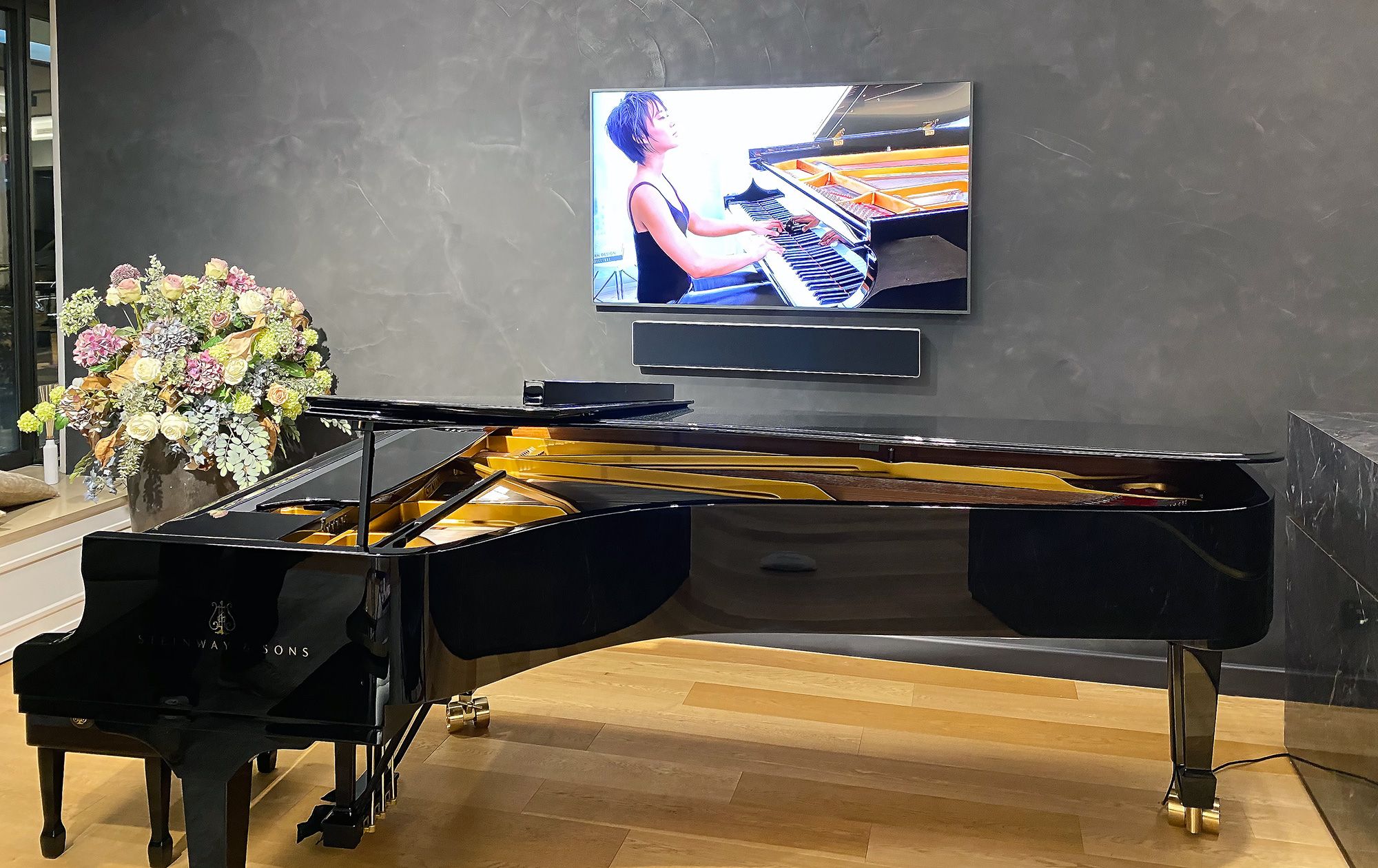 Steinway & Sons Konzertflügel & Bang & Olufsen BeoSound Stage