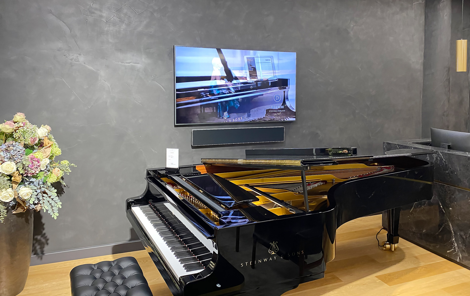 Steinway & Sons Konzertflügel & Bang & Olufsen BeoSound Stage